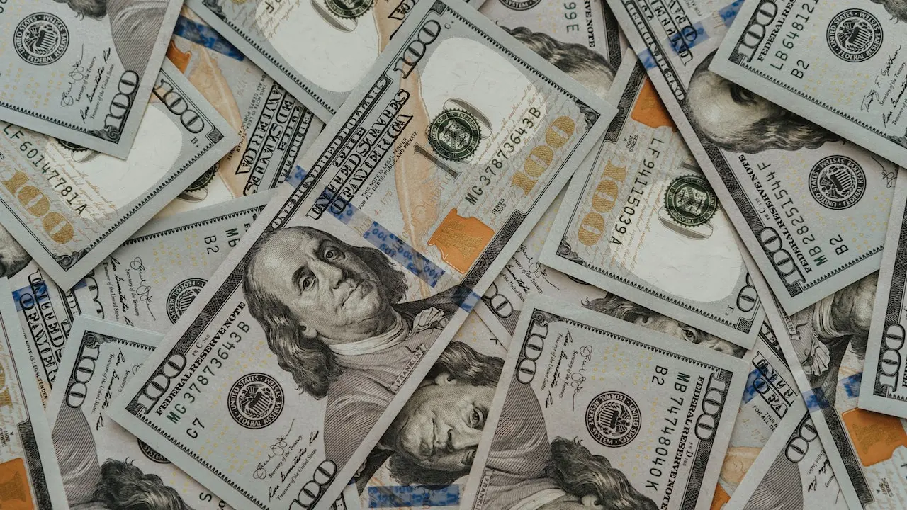Divisas dinamizaron en 2023 economía nacional en 17 mil 900 millones de dólares, según BCH