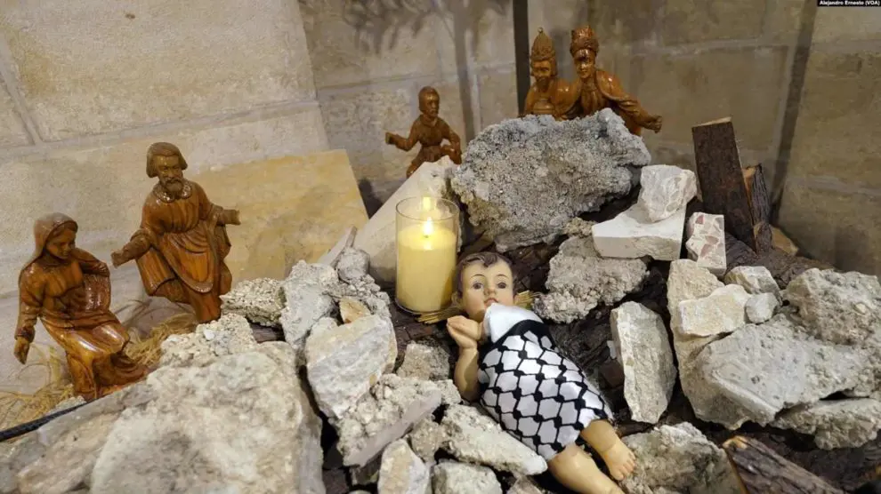 Niño Jesús entre escombros en Belén recordando los más de 20 mil muertos en Gaza