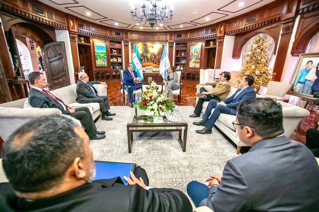 Presidenta Castro y Bernardo Arévalo hablan de temas bilaterales y de fortalecer y defender la democracia