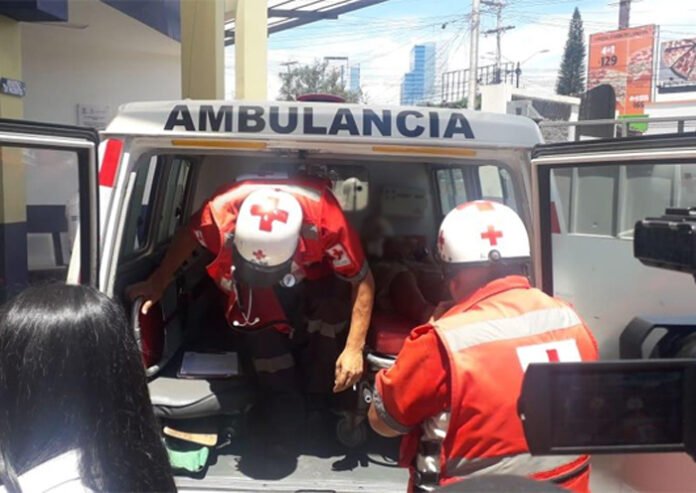 Fuerte accidente de tránsito deja al menos siete personas heridas en Santa Bárbara