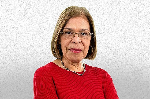 Anticiparse a giros económicos para evitar quedarse sin dólares, sugiere presidenta del BCH a comerciantes