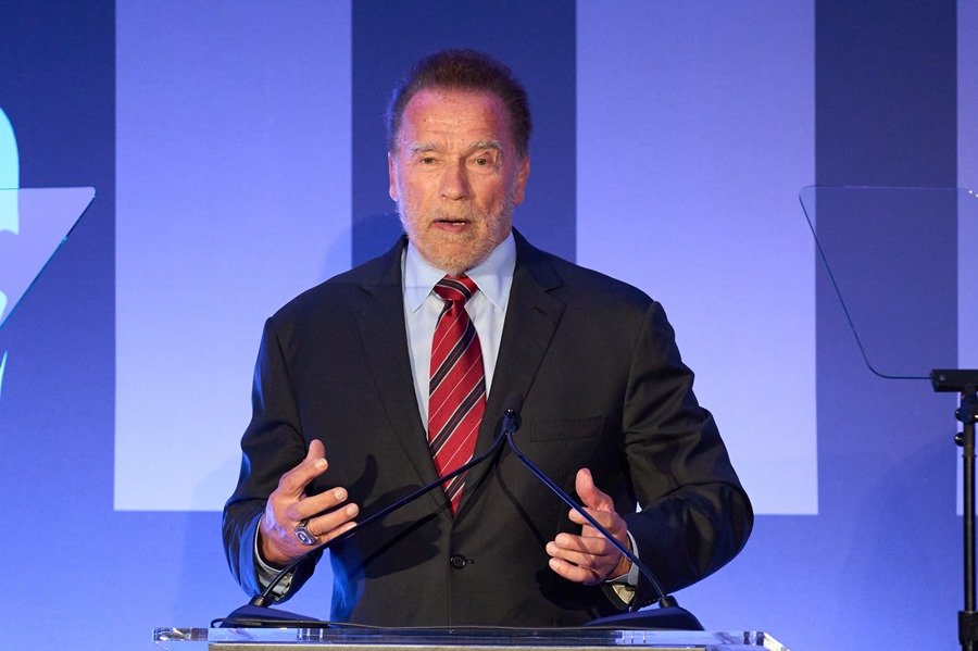 Retienen a Schwarzenegger durante horas en un aeropuerto alemán por no declarar un reloj