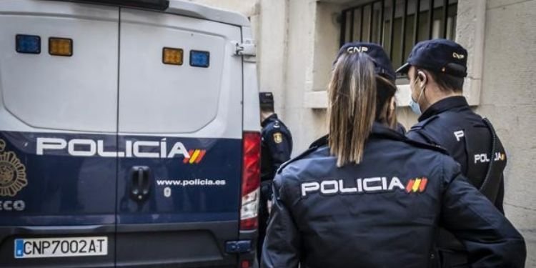 Hondureño denuncia que fue violado por ocho hombres en un parque de Madrid