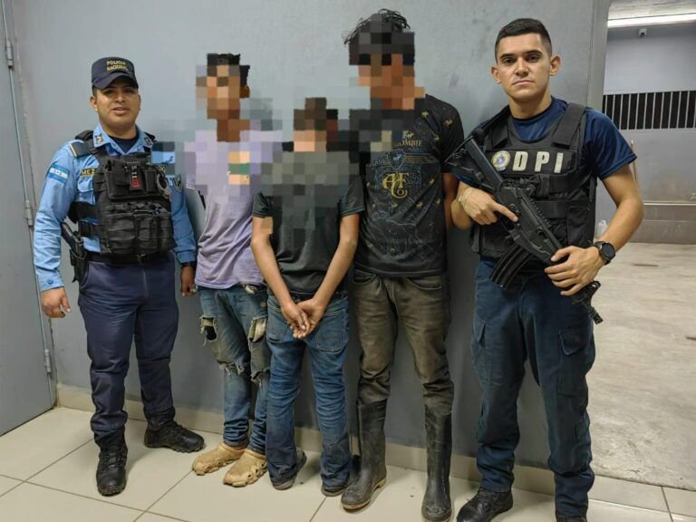 Detienen a tres personas por suponerlos responsables de asesinar a mujer a garrotazos en Santa Bárbara