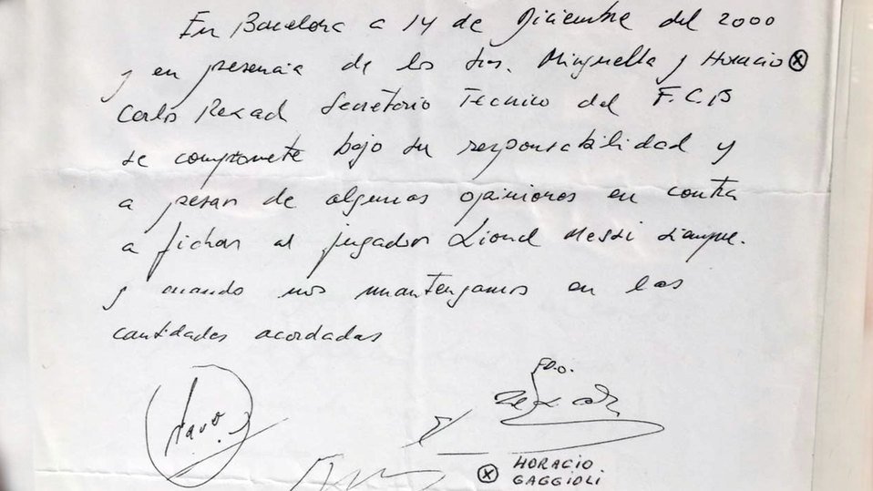 Subastan la mítica servilleta donde se firmó el primer contrato de Messi con el Barcelona