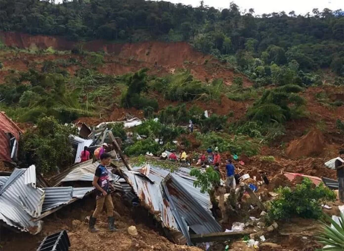 Realizan segunda entrega de casas a damnificados de La Reina