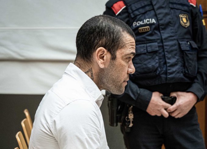 Dani Alves es condenado a 4 años y 6 meses de cárcel por violar a una joven en una discoteca de Barcelona