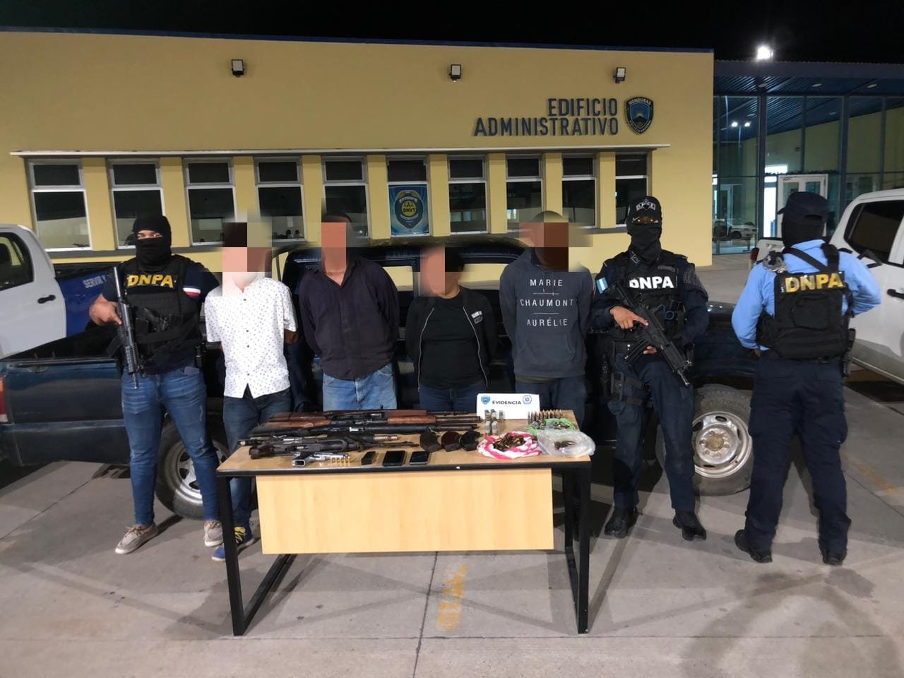 En una operación de impacto elementos antidrogas detienen cuatro personas y decomisan armas de grueso calibre en Olanchito