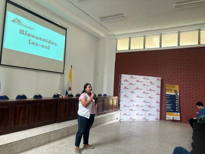 Estudiantes critican uso de lenguaje inclusivo en charla en la UNAH ahora dicen ¿¡Bienvenides¡?