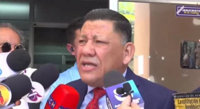 Denuncian a 28 diputados nacionalistas y a exfuncionarios por apoyar la reelección de JOH