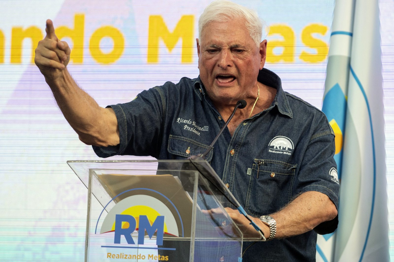 Emiten una nueva orden de detención contra el expresidente panameño Ricardo Martinelli