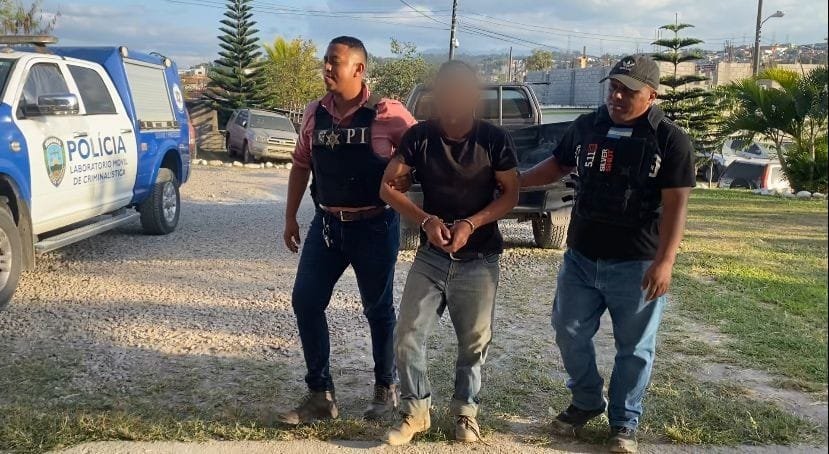 Por violacion funcionarios Policíales de la UDEP-4 capturan sospechoso en Santa Rosa de Copán