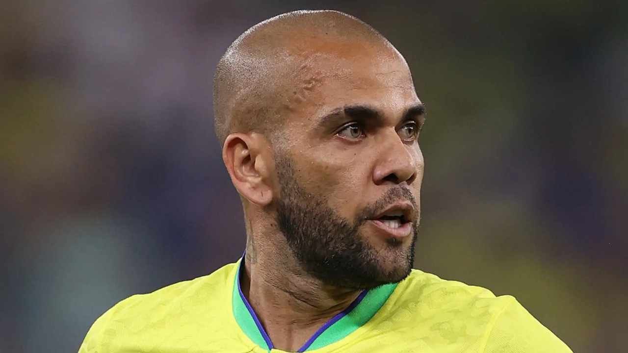 Dani Alves paga el millón de euros y saldrá de la cárcel en las próximas horas