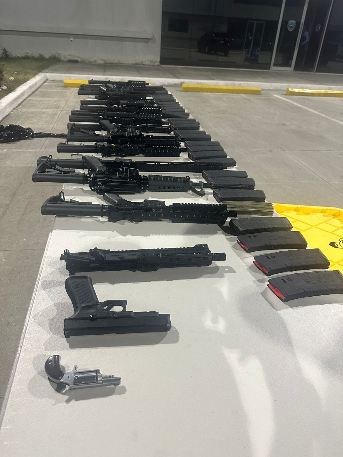 Capturan en San Pedro Sula a alias “EL KIKE” con poderoso arsenal de armas de alto calibre