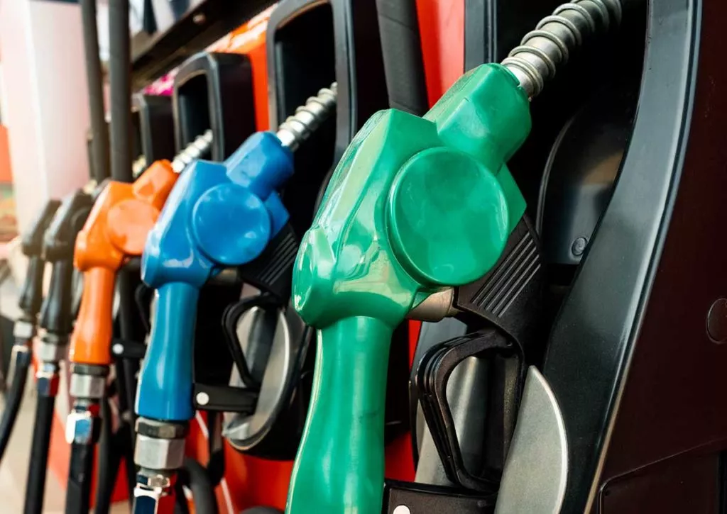 Gasolinas experimentarán nuevo incremento y diésel una rebaja a partir del lunes