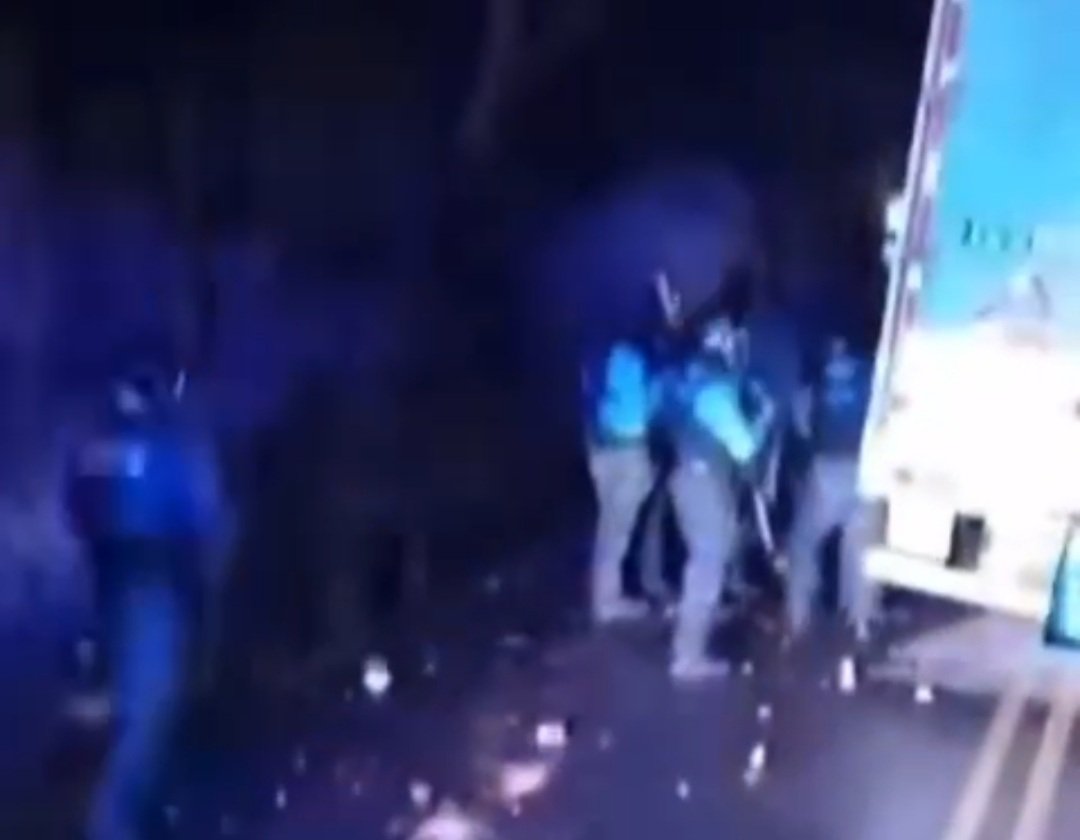 Policía Nacional desaloja a pobladores que mantenían tomada la carretera de El Triunfo Choluteca.