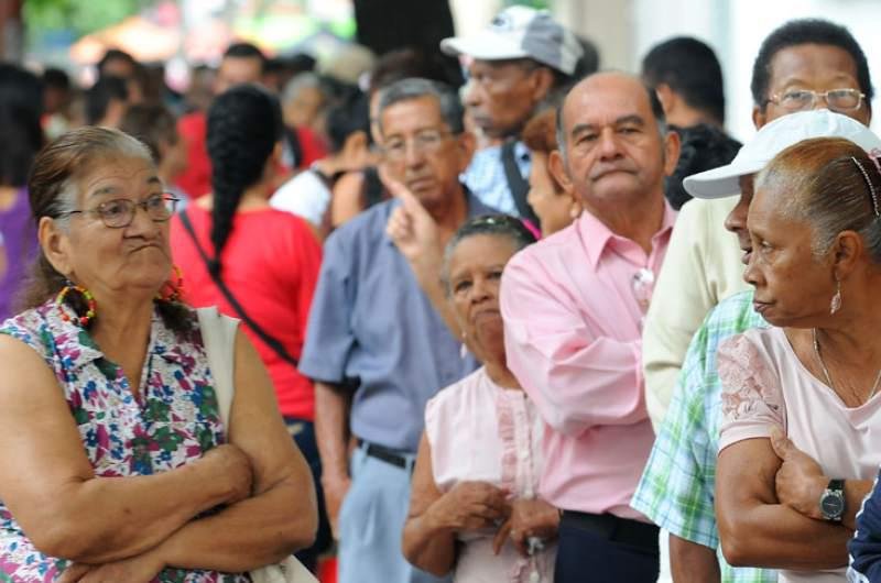 Aprueban Ley para exonerar a los Adultos Mayores del pago de gravámenes generados por operaciones en instituciones financieras