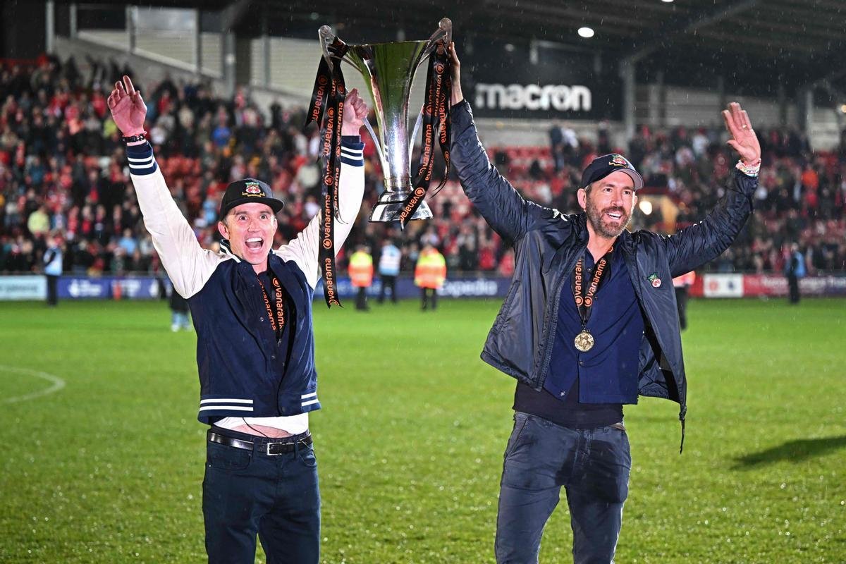 El Wrexham AFC de dos actores de Hollywood logró su segundo ascenso consecutivo y quedó un paso más cerca de la Premier League