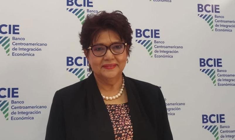 Belinda de Martínez confirma despidos de hondureños en BCIE