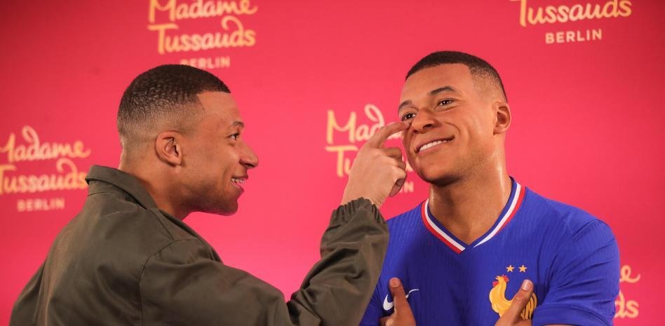 «Se parece más a Kylian que yo»: Mbappé se queda helado al descubrir su nueva estatua