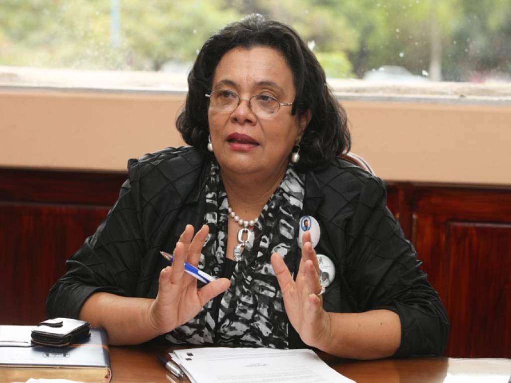 Exrectora de la UNAH llama a universidades privadas a cumplir con la construcción de sus propios hospitales