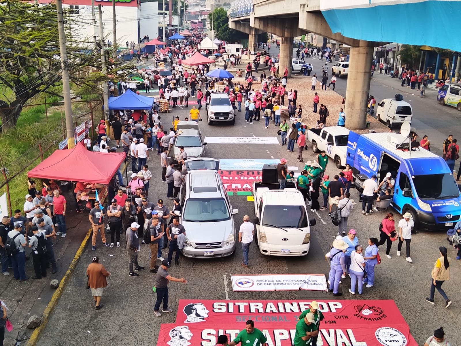 TRABAJADORES CLAMAN POR JORNADAS Y SALARIOS DIGNOS EN MARCHA DEL 1 DE MAYO