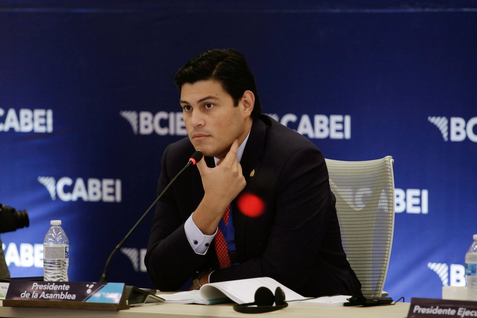 Asamblea de gobernadores del BCIE elige a Marlon Ochoa como su nuevo presidente