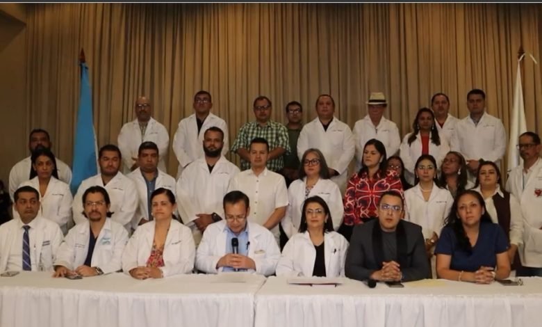 Médicos emplazan a ministra de Salud para que cumpla con demandas