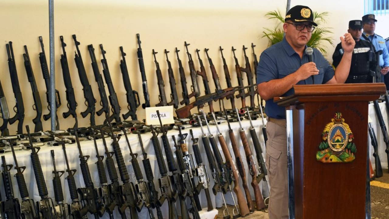 Honduras presenta 12.000 armas decomisadas bajo estado de excepción