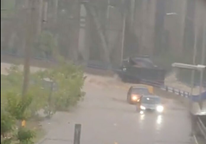 Lluvia en la capital deja inundaciones en colonias y bulevares