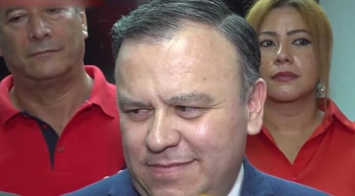Darío Banegas renuncia a su precandidatura presidencial en el Partido Liberal