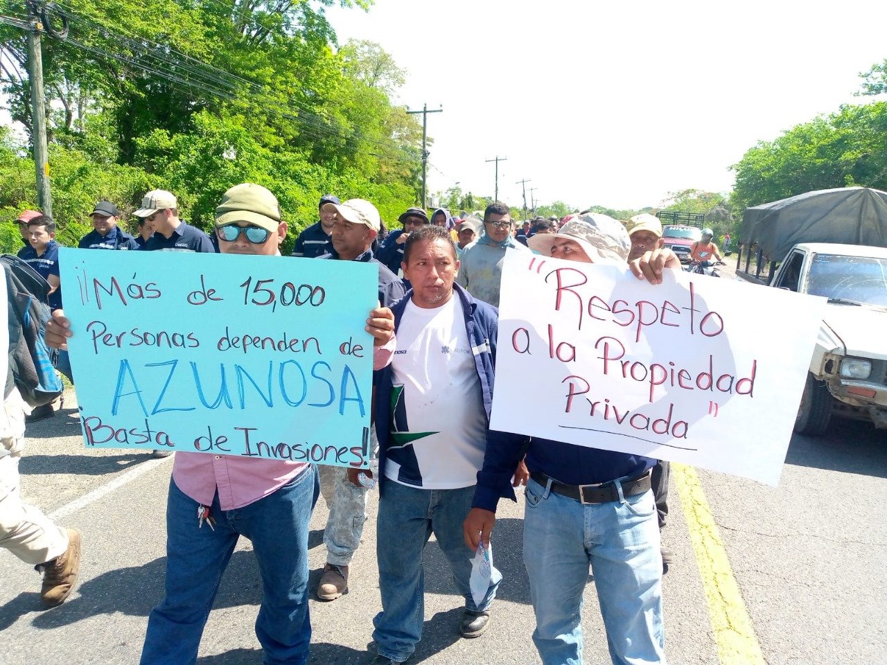 Empleados de AZUNOSA marchan en defensa de sus empleos y contra las invasiones de tierra