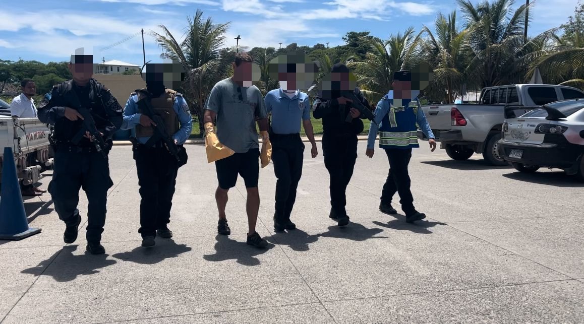 Detienen a ciudadano estadounidense por el homicidio de su compatriota en Islas de la Bahía