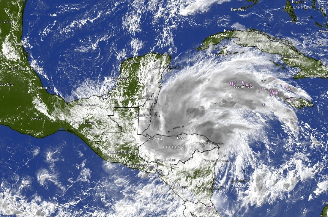 Honduras se prepara para lluvias potencialmente “mortales” por tormenta tropical Sara