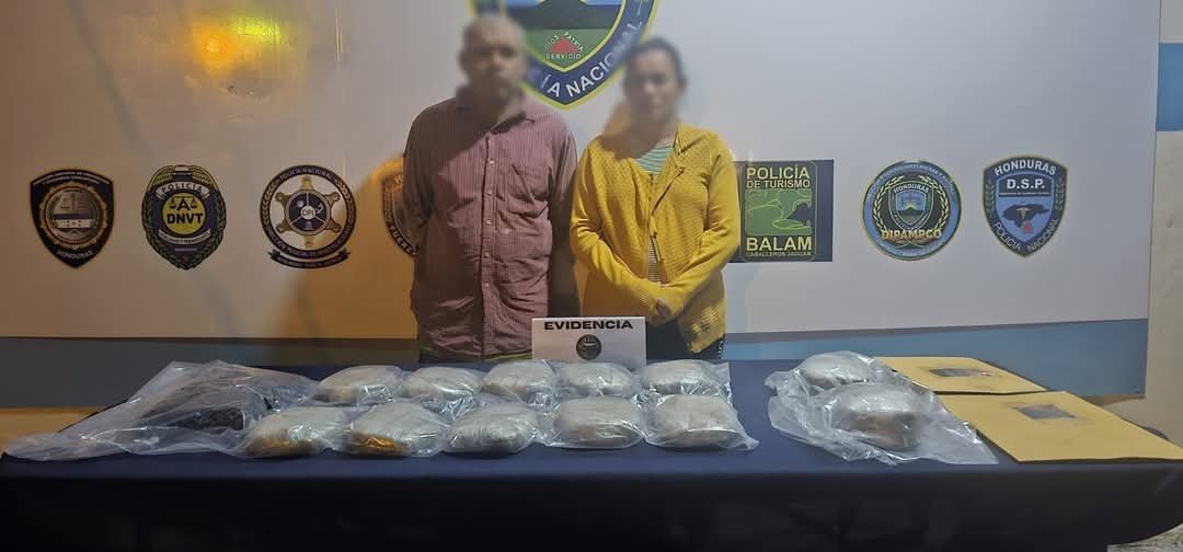 Equipos antidrogas capturan a dos personas con 12 paquetes de supuesta marihuana en Copán