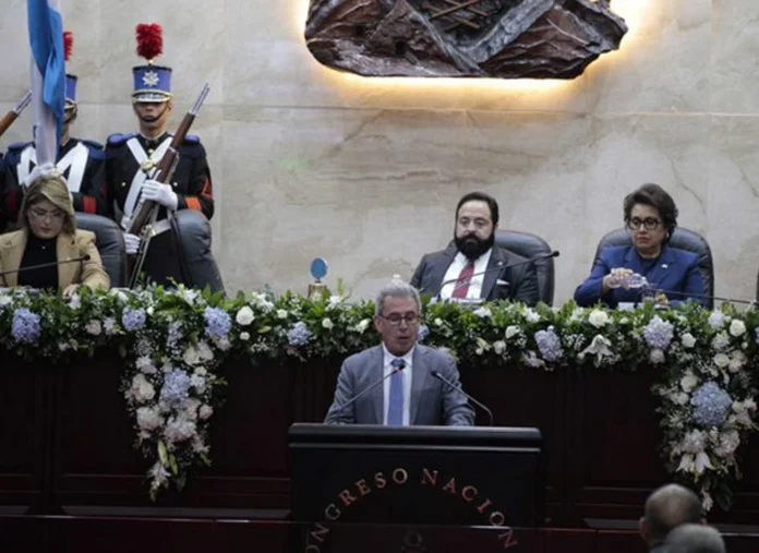 Designado Renato Florentino en informe del Poder Ejecutivo en instalación de IV legislatura asegura que “Cuando no se roba el dinero alcanza”