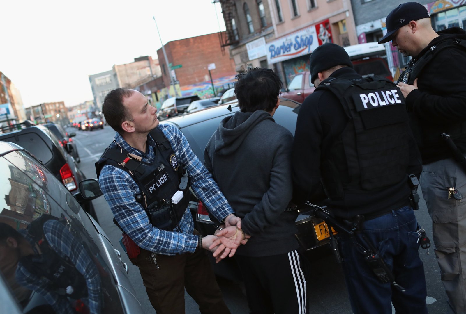 ¿Qué derechos tienen los inmigrantes y qué pueden hacer en diferentes escenarios en Estados Unidos?