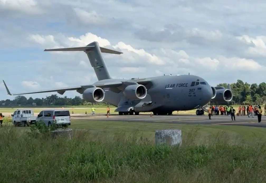 Al Aeropuerto Ramón Villeda Morales de San Pedro Sula llega avión Boeing C-17 Globmaster III de la Fuerza Aérea de Estados Unidos con los primeros 72 migrantes hondureños deportados por parte de la administración de Donald Trump