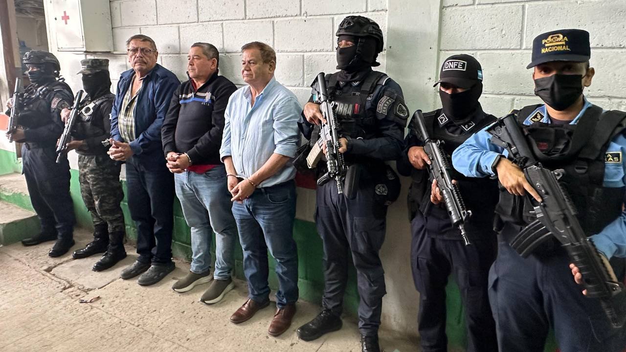 Grupo de Oficiales, Tropa y Auxiliares en la Honrosa Situación de Retiro cuestionan “humillación y persecución” en contra de los tres ex generales presos