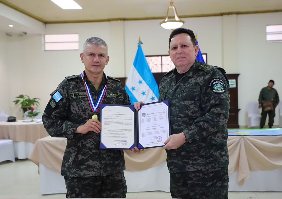 El general hondureño Roosevelt Hernández fortalece vínculo militar con Nicaragua en visita clave para la Copresidencia de Daniel Ortega y Rosario Murillo