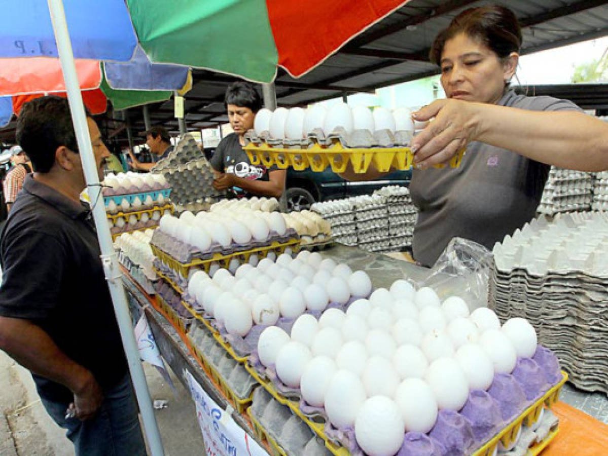 ¡Trancazo! Entre L.5 y L.10 aumenta el precio del cartón de huevos en mercados capitalinos
