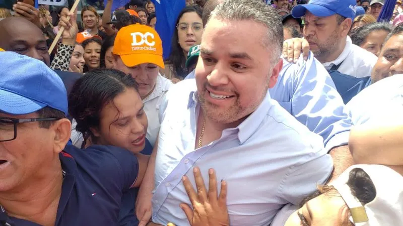 David Chávez retoma la presidencia del Partido Nacional tras volver al país
