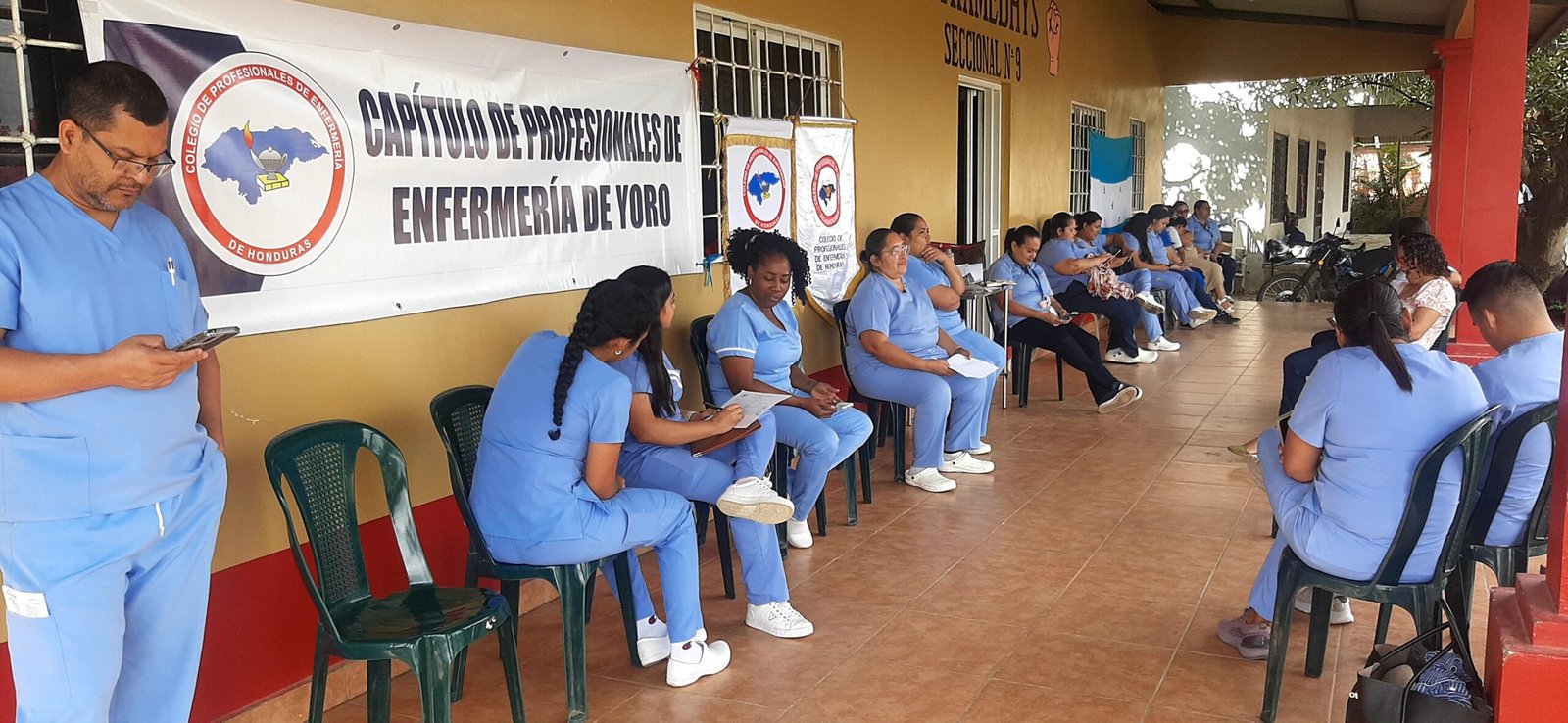 Enfermeras profesionales realizan plantón a nivel nacional exigiendo se cumplan sus derechos laborales