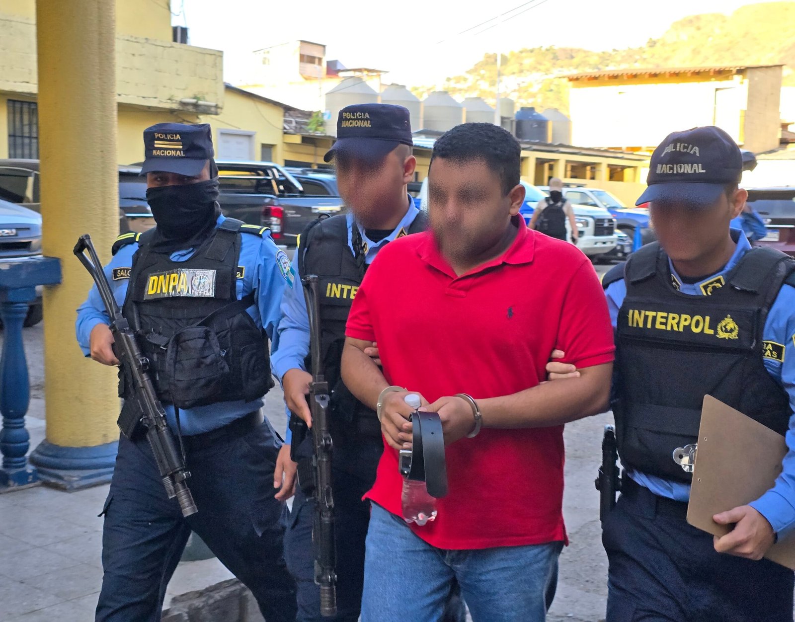 Policía Nacional captura individuo con notificación roja de búsqueda internacional por tráfico de drogas agravado