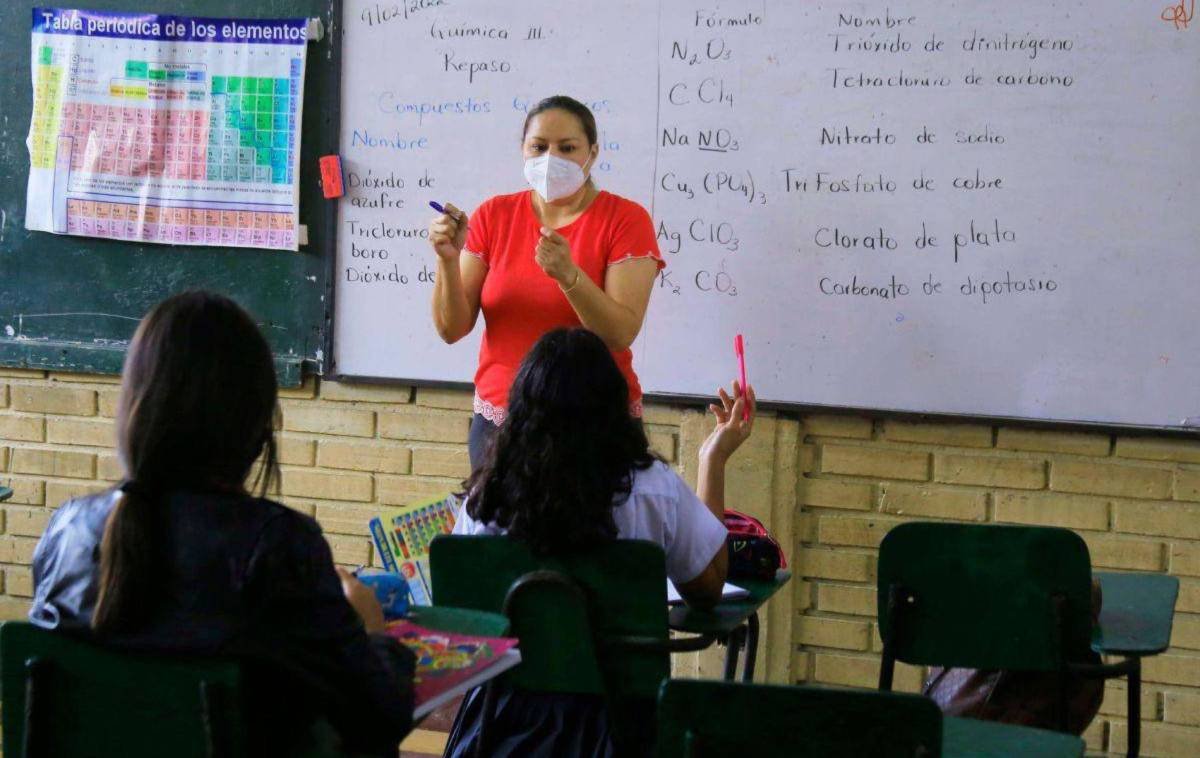 Más de 60,000 maestros se beneficiarán con incremento salarial de L.1,500 en 2025