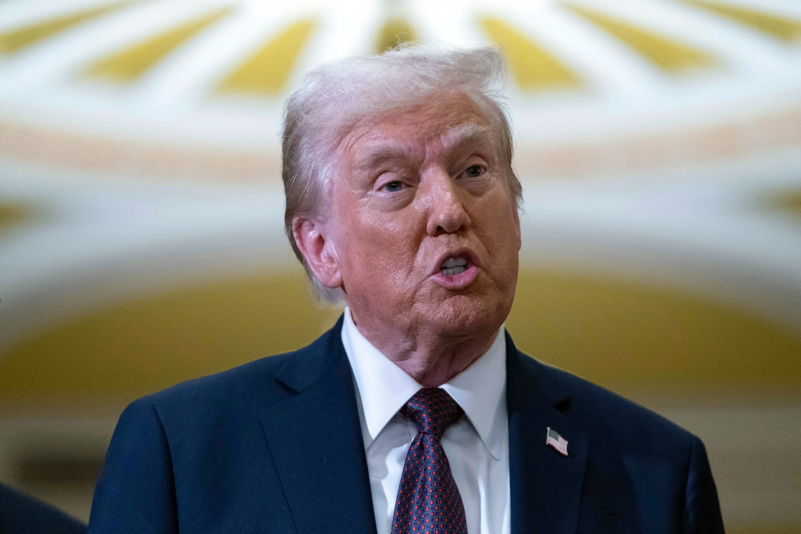 Donald Trump acusa a medios de haber recibido dinero “robado” por parte de USAID