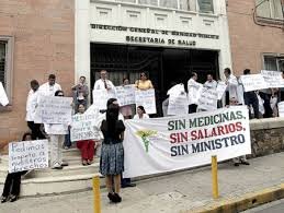 Gobierno se excusa en que haber aprobado tarde el Presupuesto retrasó pago a sector Salud