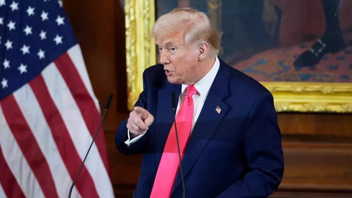 Donald Trump ordena el desmantelamiento de siete agencias, entre ellas la de Voz de América
