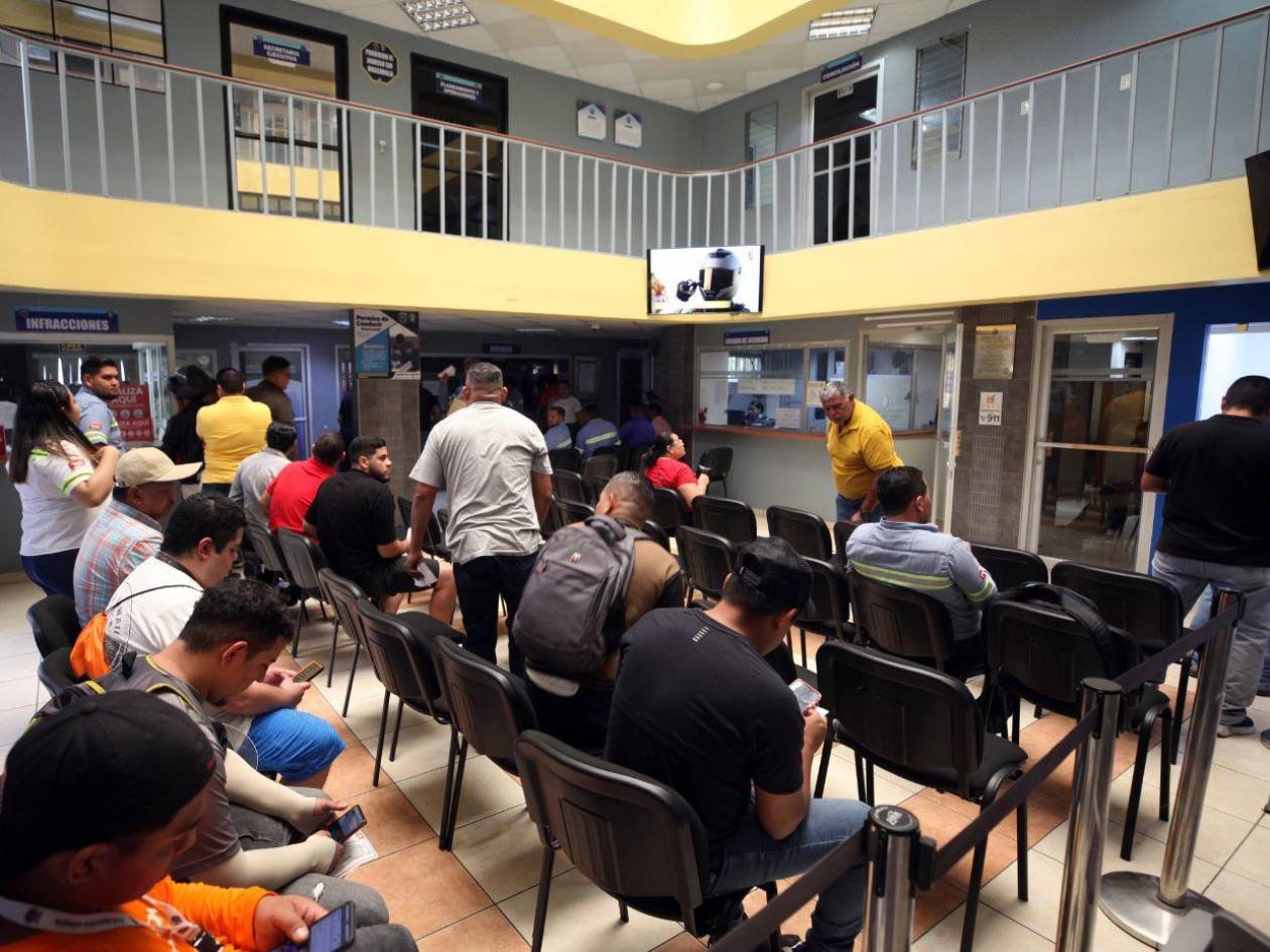 La DNVT anuncia el traslado temporal de oficinas de renovación de permisos de conducir en Tegucigalpa