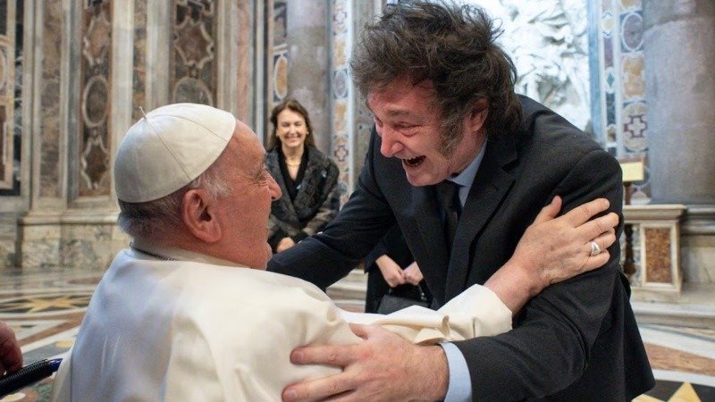 Desde el vicepresidente de los Estados Unidos, hasta el presidente de Argentina, estas son las primeras reacciones a la muerte del Papa Francisco